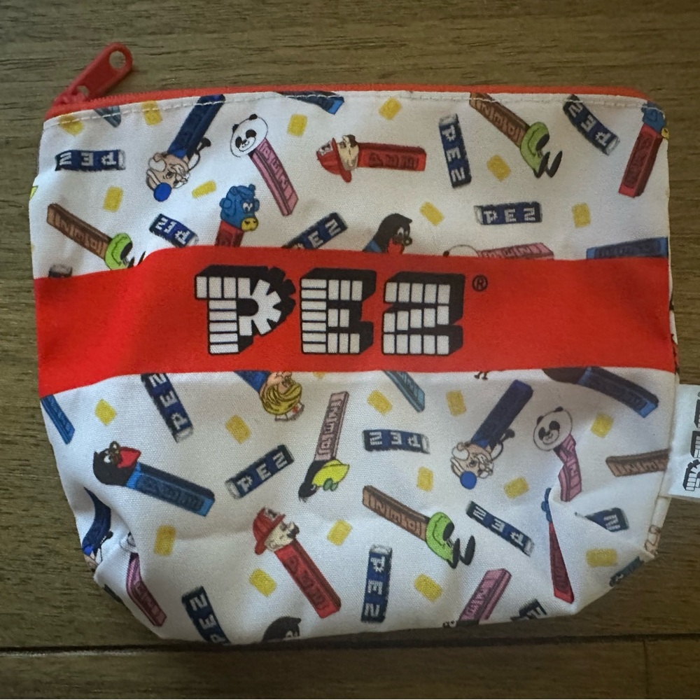 Cute Pez Gashapon Pouch - Red and White